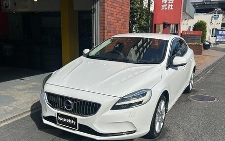 Volvo V40 II рестайлинг, 2019 год, 940 000 рублей, 1 фотография