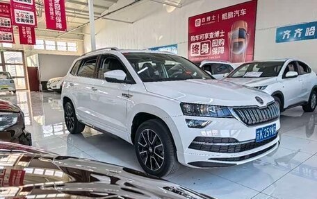 Skoda Karoq I, 2022 год, 1 880 000 рублей, 2 фотография