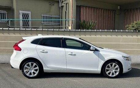 Volvo V40 II рестайлинг, 2019 год, 940 000 рублей, 6 фотография