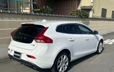 Volvo V40 II рестайлинг, 2019 год, 940 000 рублей, 4 фотография