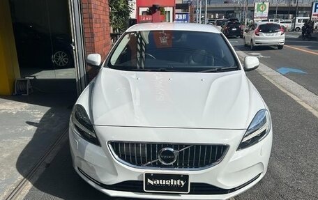Volvo V40 II рестайлинг, 2019 год, 940 000 рублей, 2 фотография