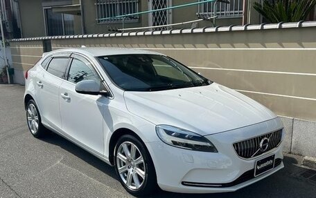 Volvo V40 II рестайлинг, 2019 год, 940 000 рублей, 3 фотография