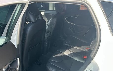 Volvo V40 II рестайлинг, 2019 год, 940 000 рублей, 16 фотография