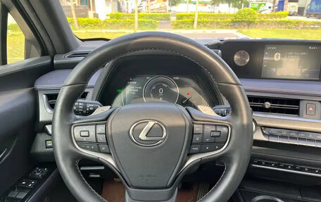 Lexus UX I, 2022 год, 1 920 888 рублей, 14 фотография