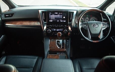 Toyota Alphard III, 2017 год, 3 990 000 рублей, 20 фотография