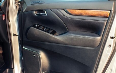 Toyota Alphard III, 2017 год, 3 990 000 рублей, 30 фотография