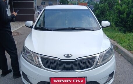 KIA Rio III рестайлинг, 2013 год, 735 000 рублей, 1 фотография