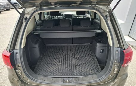 Mitsubishi Outlander III рестайлинг 3, 2018 год, 1 770 000 рублей, 13 фотография