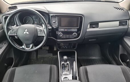 Mitsubishi Outlander III рестайлинг 3, 2018 год, 1 770 000 рублей, 10 фотография