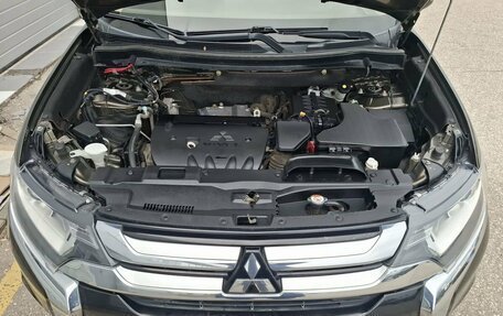 Mitsubishi Outlander III рестайлинг 3, 2018 год, 1 770 000 рублей, 14 фотография