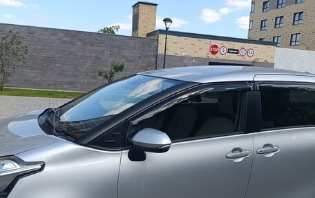 Toyota Sienta II, 2018 год, 1 015 000 рублей, 3 фотография