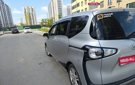 Toyota Sienta II, 2018 год, 1 015 000 рублей, 5 фотография