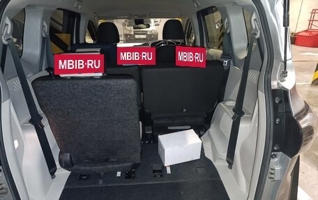 Toyota Sienta II, 2018 год, 1 015 000 рублей, 12 фотография