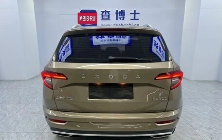 Skoda Karoq I, 2022 год, 2 100 000 рублей, 3 фотография
