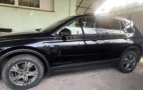 Volkswagen Tiguan II, 2018 год, 2 550 000 рублей, 3 фотография