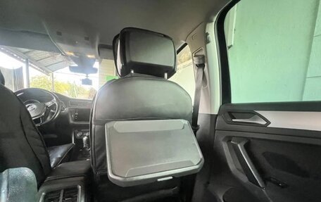 Volkswagen Tiguan II, 2018 год, 2 550 000 рублей, 6 фотография
