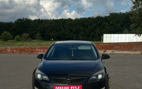 Opel Astra J, 2011 год, 599 000 рублей, 2 фотография