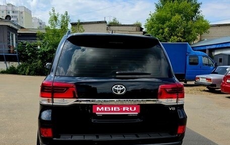 Toyota Land Cruiser 200, 2018 год, 7 600 000 рублей, 6 фотография