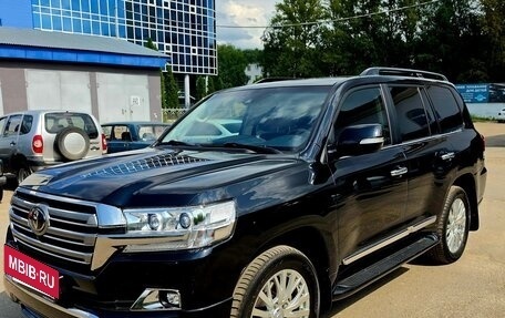 Toyota Land Cruiser 200, 2018 год, 7 600 000 рублей, 2 фотография