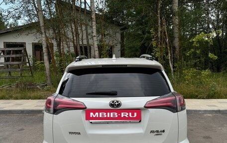 Toyota RAV4, 2015 год, 2 050 000 рублей, 2 фотография