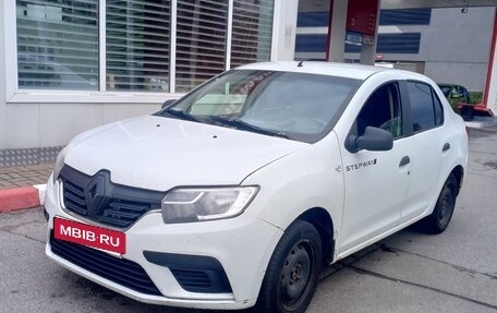 Renault Logan II, 2018 год, 650 000 рублей, 3 фотография