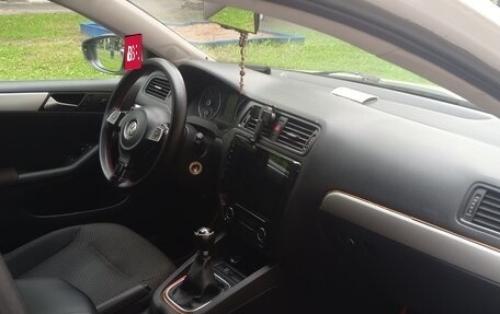 Volkswagen Jetta VI, 2011 год, 700 000 рублей, 6 фотография