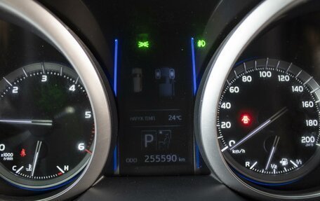 Toyota Land Cruiser Prado 150 рестайлинг 2, 2014 год, 3 190 000 рублей, 13 фотография