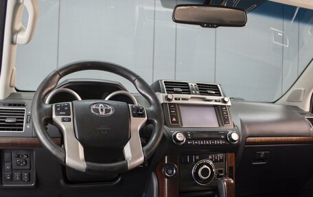Toyota Land Cruiser Prado 150 рестайлинг 2, 2014 год, 3 190 000 рублей, 5 фотография