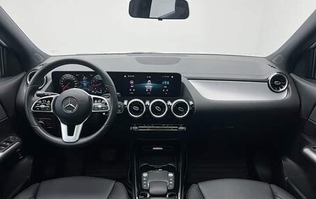 Mercedes-Benz GLA, 2022 год, 2 200 000 рублей, 14 фотография