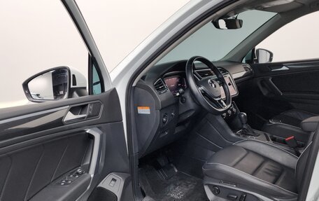 Volkswagen Tiguan II, 2020 год, 2 380 000 рублей, 10 фотография