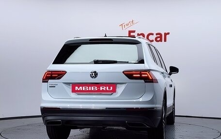 Volkswagen Tiguan II, 2020 год, 2 380 000 рублей, 4 фотография