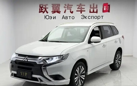 Mitsubishi Outlander III рестайлинг 3, 2022 год, 1 572 000 рублей, 3 фотография