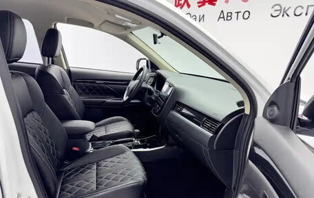 Mitsubishi Outlander III рестайлинг 3, 2022 год, 1 572 000 рублей, 8 фотография