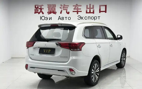 Mitsubishi Outlander III рестайлинг 3, 2022 год, 1 572 000 рублей, 6 фотография