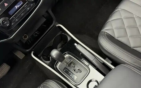Mitsubishi Outlander III рестайлинг 3, 2022 год, 1 572 000 рублей, 15 фотография