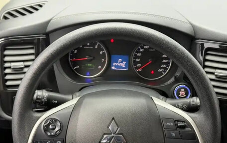 Mitsubishi Outlander III рестайлинг 3, 2022 год, 1 572 000 рублей, 13 фотография