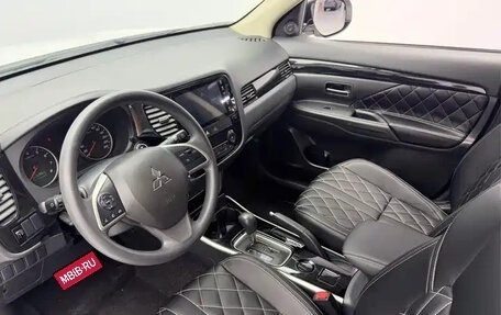 Mitsubishi Outlander III рестайлинг 3, 2022 год, 1 572 000 рублей, 11 фотография