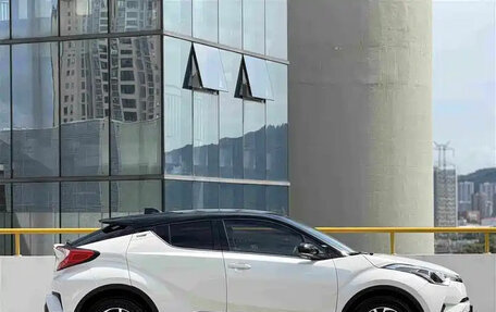 Toyota C-HR I рестайлинг, 2022 год, 1 580 500 рублей, 4 фотография