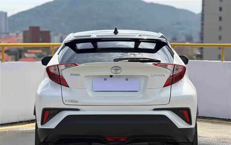 Toyota C-HR I рестайлинг, 2022 год, 1 580 500 рублей, 7 фотография