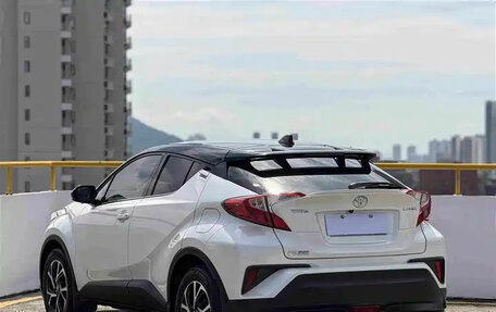 Toyota C-HR I рестайлинг, 2022 год, 1 580 500 рублей, 8 фотография