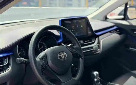 Toyota C-HR I рестайлинг, 2022 год, 1 580 500 рублей, 11 фотография