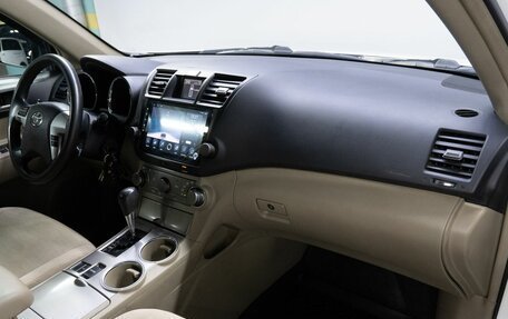 Toyota Highlander III, 2011 год, 2 299 000 рублей, 17 фотография