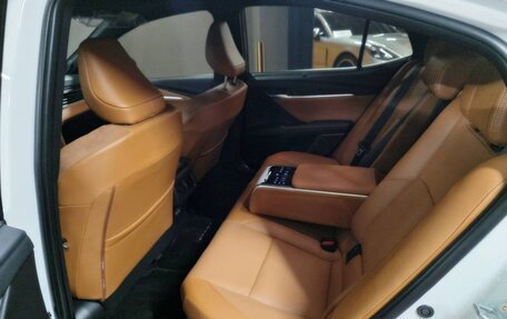 Toyota Camry, 2024 год, 3 989 000 рублей, 13 фотография