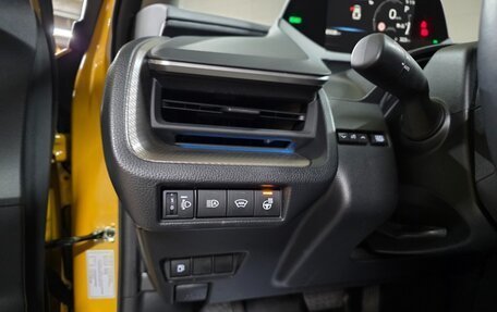 Toyota Prius IV XW50, 2025 год, 3 355 000 рублей, 7 фотография