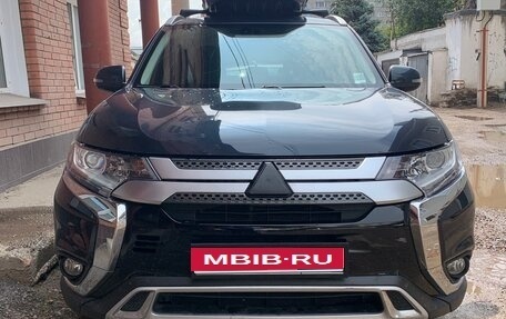 Mitsubishi Outlander III рестайлинг 3, 2020 год, 2 300 000 рублей, 1 фотография