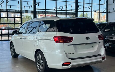 KIA Carnival III, 2018 год, 2 920 000 рублей, 7 фотография