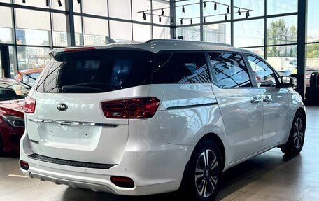 KIA Carnival III, 2018 год, 2 920 000 рублей, 5 фотография