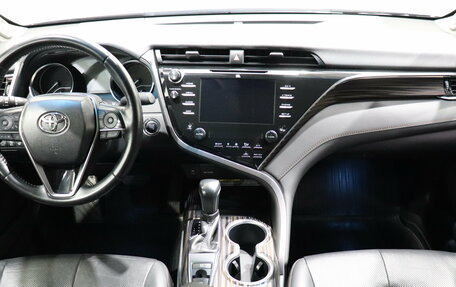 Toyota Camry, 2019 год, 3 100 000 рублей, 14 фотография