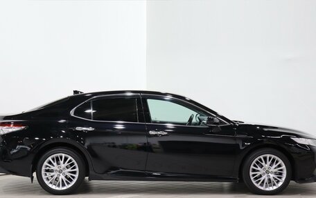 Toyota Camry, 2019 год, 3 100 000 рублей, 4 фотография