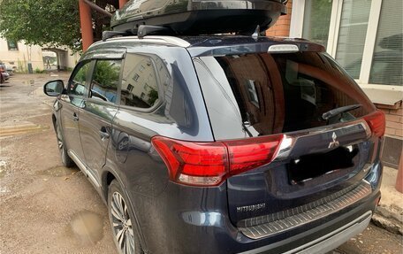 Mitsubishi Outlander III рестайлинг 3, 2020 год, 2 300 000 рублей, 2 фотография